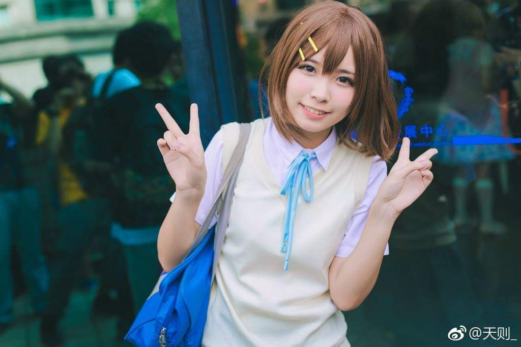 a cosplayer doing Yui Hirasawa from the anime k-on Stock Photo - Alamy