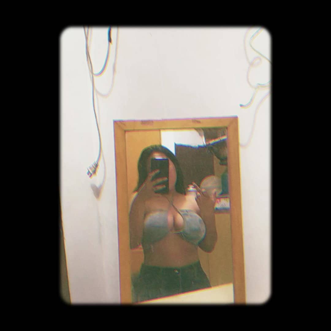 maliadeije95's tweet photo. 𝐷𝑒𝑒𝑝 𝑚𝑒 𝑖𝑛 𝑐ℎ𝑜𝑐𝑜𝑙𝑎𝑡𝑒 𝑎𝑛𝑑 𝑐𝑎𝑙𝑙 𝑚𝑒 𝑑𝑒𝑠𝑠𝑒𝑟𝑡. https://t.co/lSGx3PoiuJ