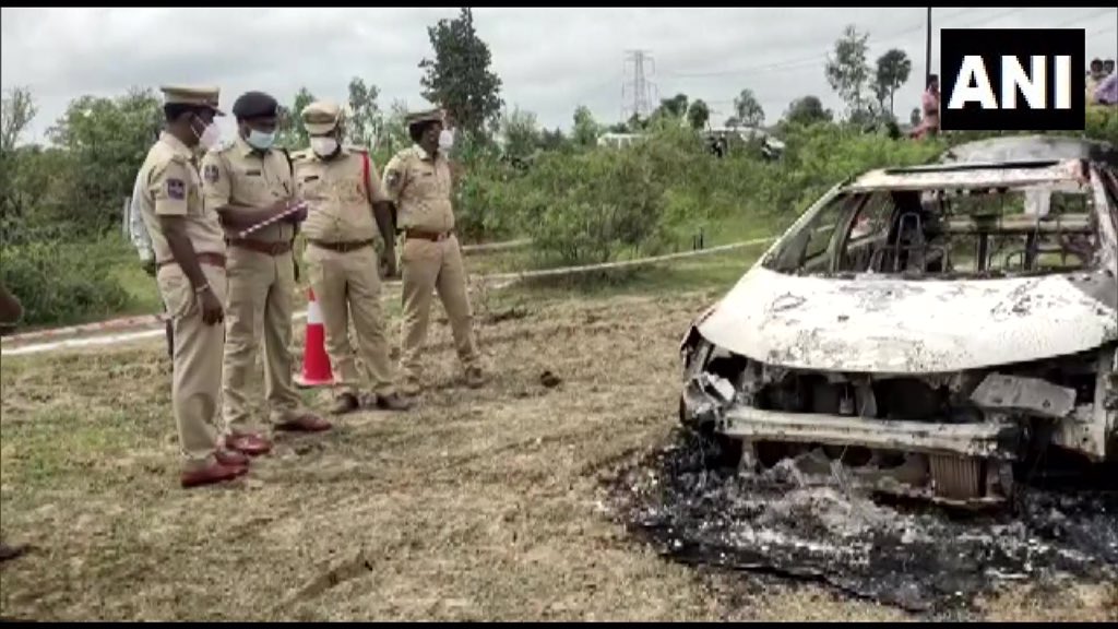 PMuralidharRao's tweet photo. तेलंगाना के मेडक जिले में भाजपा नेता को गाड़ी समेत जलाने का दुस्साहसिक कृत्य, अपराधियों के बढ़े हौसले,सरकार पस्त!

पुलिस तुरंत अपराधियों को पकड़े और कठोर कार्यवाई करें अन्यथा भाजपा कार्यकर्ताओं के विरोध को रहे तैयार

मेरी संवेदनाएँ श्रीनिवास प्रसाद जी के परिवार के साथ है।ॐ शान्ति https://t.co/C9F0zWe9v8