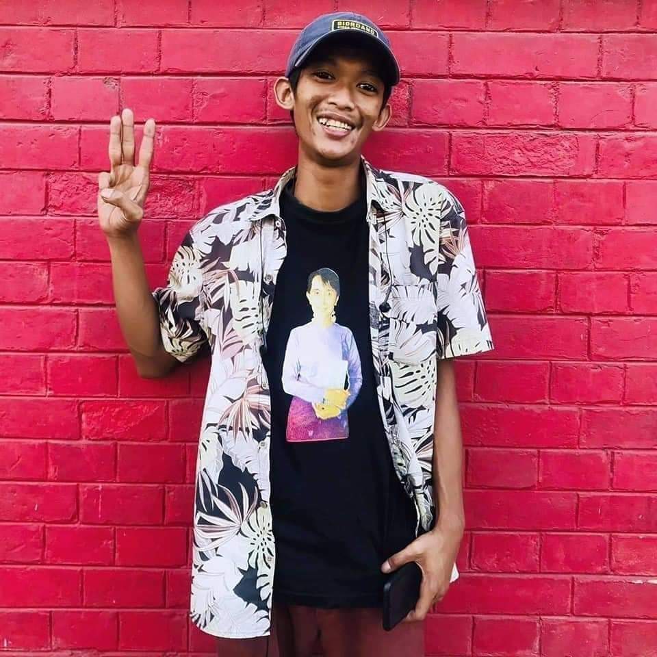 According to a source closed to police , the death bodies of 5 youths who jumped from the apartment to their deaths yesterday weren't be returned to their families . SAC is planning to bury them by themselves .
#AcceptNUG_RejectMilitary #Aug11Coup 
#WhatsHappeningInMyanmar