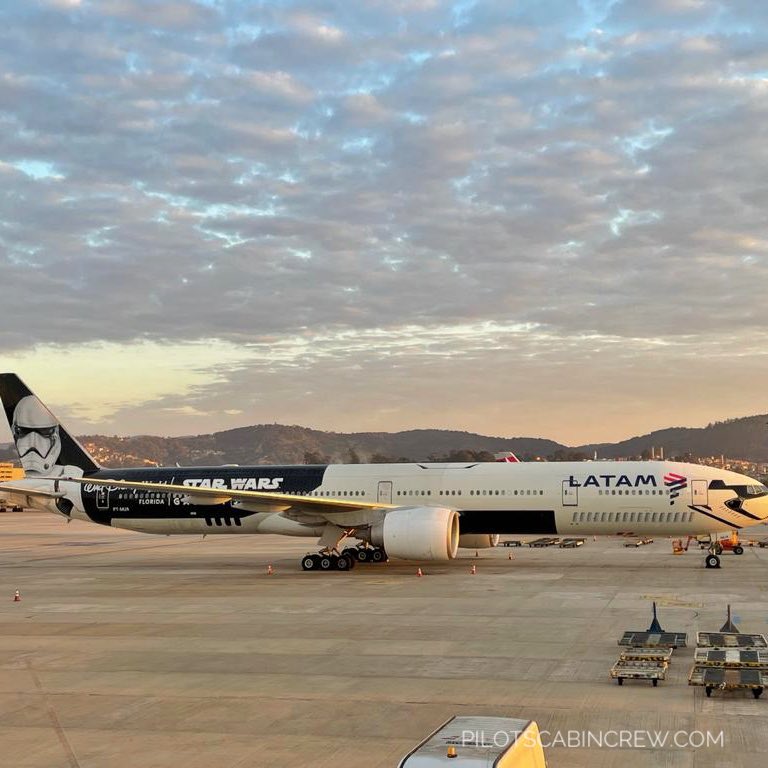 The LATAM Star Wars B777 spotted at GRU. Have you seen any of the Star Wars planes?
#starwarsplane