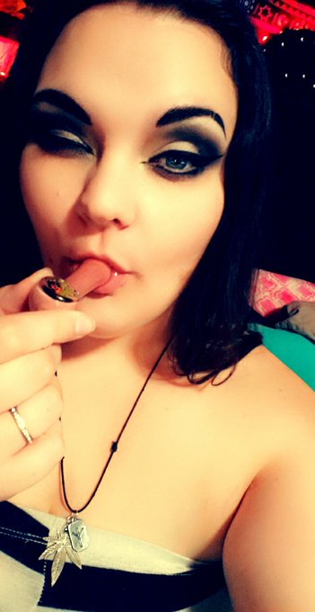 Stoner vibes, getting my head right tonight.   Stonerlife stoner stonergirl weed marijuana highlife https://t<a href="/tag/adultwork"class="tags"><span>#adultwork</span></a><a href="/tag/sugarbabies"class="tags"><span>#sugarbabies</span></a><a href="/tag/bbwporn"class="tags"><span>#bbwporn</span></a><a href="/tag/bbwlover"class="tags"><span>#bbwlover</span></a><a href="/tag/cashmaster"class="tags"><span>#cashmaster</span></a>