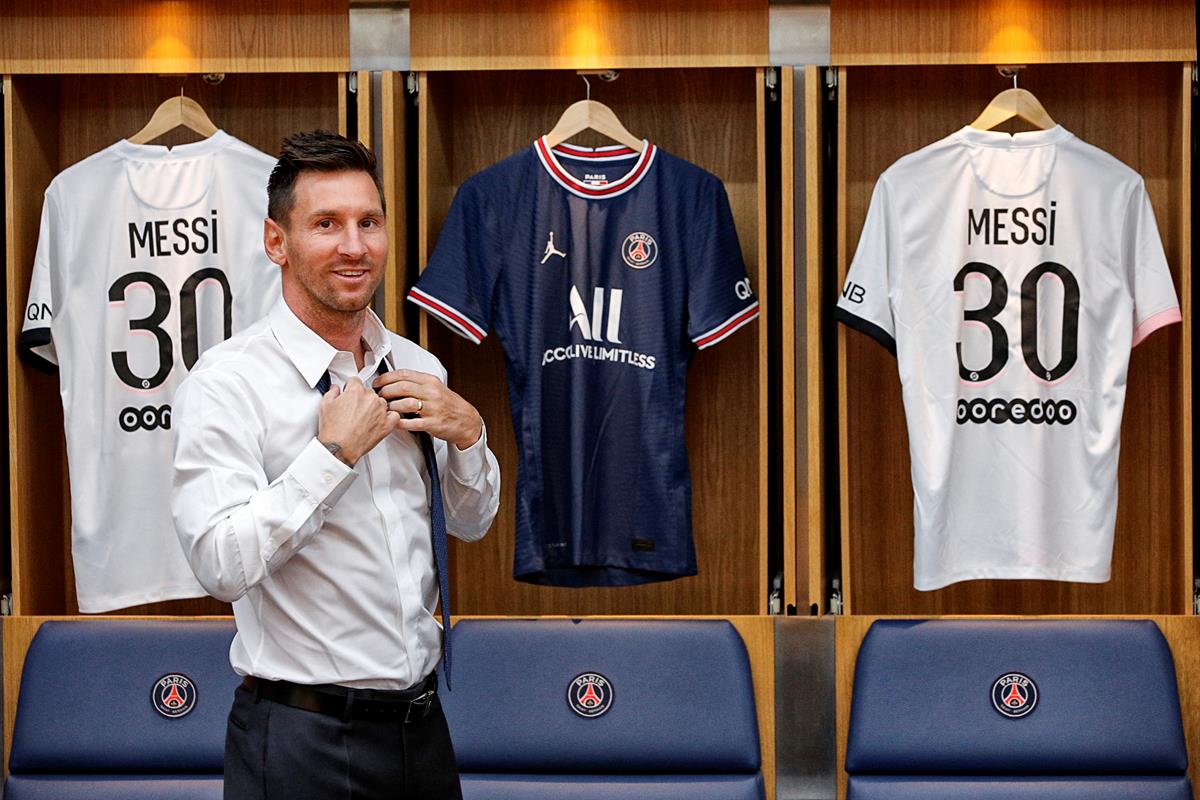 ELBUENFUTBOL's tweet photo. 30. ⚽️🗼🔵🔴

#MessiPSG #MessiDay https://t.co/nJNBf5Ly1g