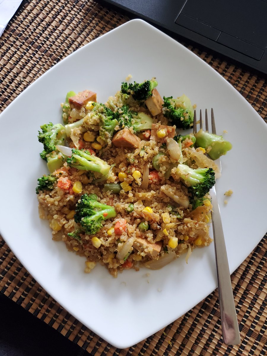 B1stop's tweet photo. Quinoa, tofu and broccoli 🥦 Heathy meals, with plant base alternatives. So good., 15 min to prepare. #earclean, #eatwell #foodforthought https://t.co/gD3EReQI8f