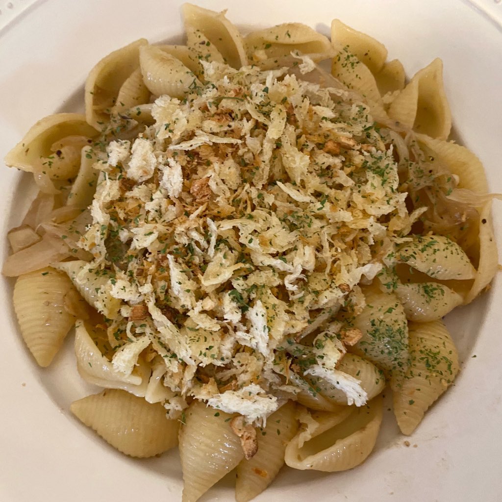 usuke0120's tweet photo. コンキリエで何か作りたくなって
アンチョビとバターのパスタ

#conchiglie
#rigate
#塩分
#mollica
#ハーブミックスの比率は
#フェンネル7:タイム2:ローズマリー1
#trattoria楓 https://t.co/7X9xDuVfZ0