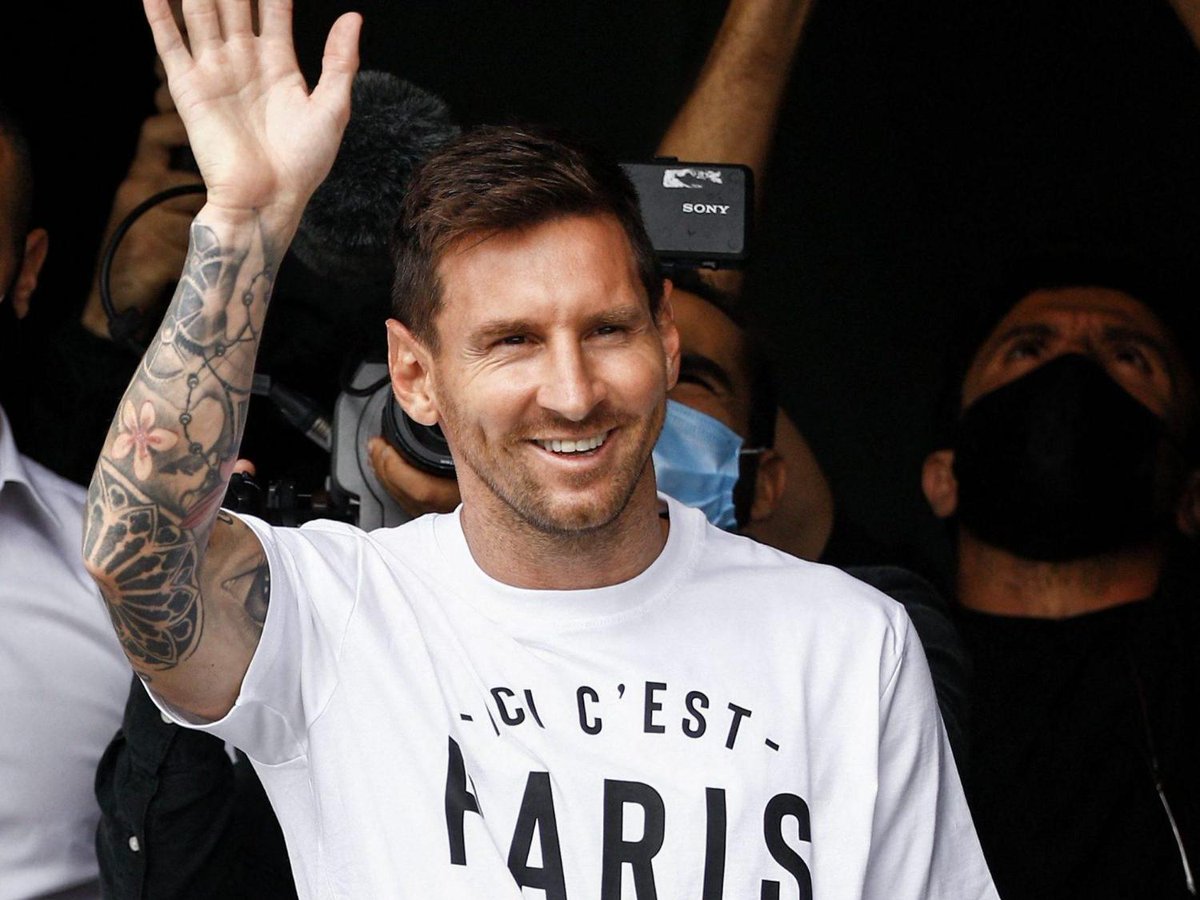 Lionel Messi signs for Paris St Germain after leaving Barcelona