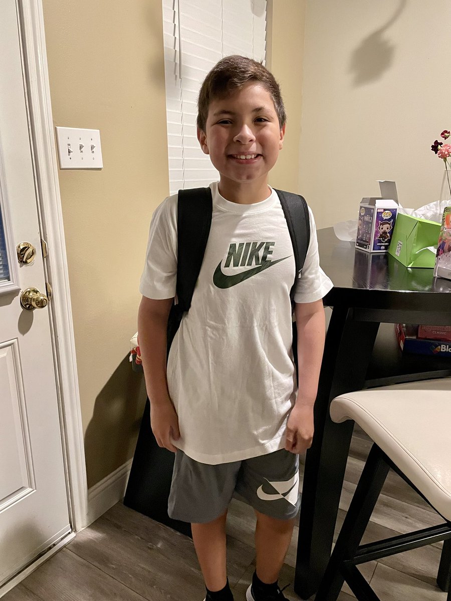 MavoAntonietta's tweet photo. First day of 6th grade. Go tiger ππ―ππΌ @HumbleISD_AMS
@HumbleISD
#BacktoSchool2021 #HumbleFirstDay https://t.co/rd3BkOs7AF