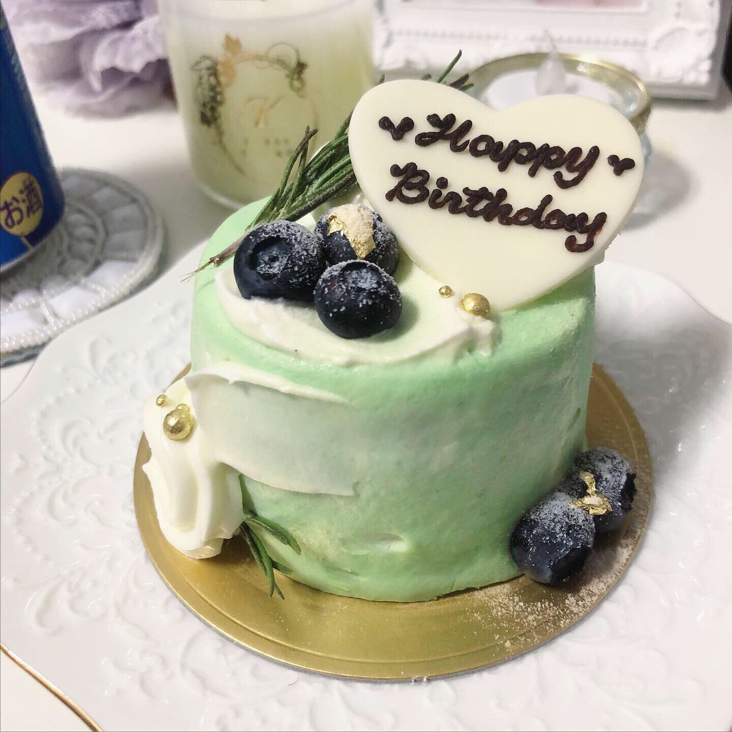K 今年のケーキはオタク界隈だと有名な 表参道のドルチェマリリッサ ホールでオーダーメイドケーキが作れるお店 さすがにホールは食べきれないw 私は夕方の仕事終わりに行ったら テイクアウトのはほとんど品切れでした笑 T Co Pebqzgqctd