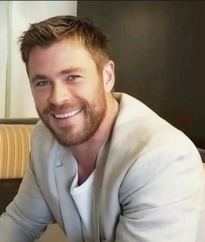 Chegou o dia dele, o maior, é muito amor envolvido Happy Birthday Chris Hemsworth 