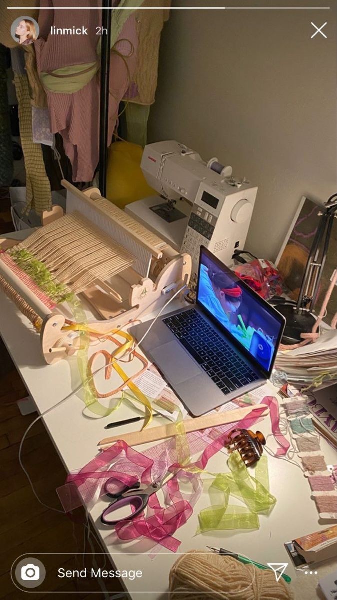 leoninethings's tweet photo. pov you're a fashion design student 📸💗 https://t.co/6MQsJ7ymtb
