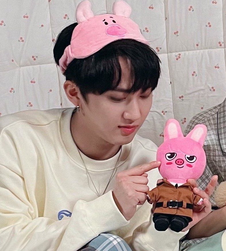 daengkangz's tweet photo. weeewooo andito na cake ni binnie!

thank you @StayForSKZPH @btfldys ❣️

#Pakeyk_ni_Changbin
#StrayKeyks🎂 #StrayKids
#HappyChangbinDay 
#OurPrideChangbinDay
#창빈이의_여름에_스테이 https://t.co/L5USzuKdgG