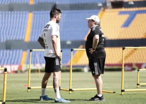 epavon17's tweet photo. "No sé si vamos a arrasar, pero tenemos plantel para ganar en cualquier cancha"

Miguel Herrera. https://t.co/rvEj3AnBsj