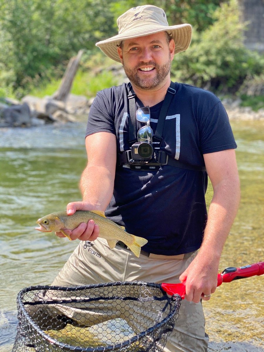 Shy smile after get a beautiful @intoflyfishing
.
.
.
#flyfishing #troutsflyfishing #8fans #8fanswaders #8fanswadingboots #fishing #fishingcaps #trout #troutfishing #america #amazon #montana #brown