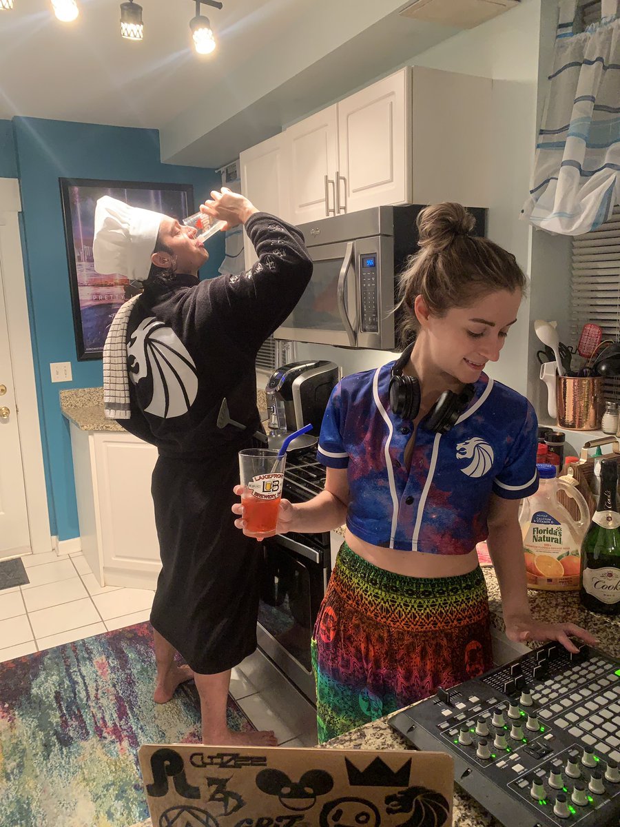 jul_lee_ahh's tweet photo. We call this drink the Island - a mimosa with a splash of grenadine ๐ฅ #DWSChronicles3 @shave_daddy @ahhlexxuhh @Baetriice https://t.co/5bhwGxKUxO