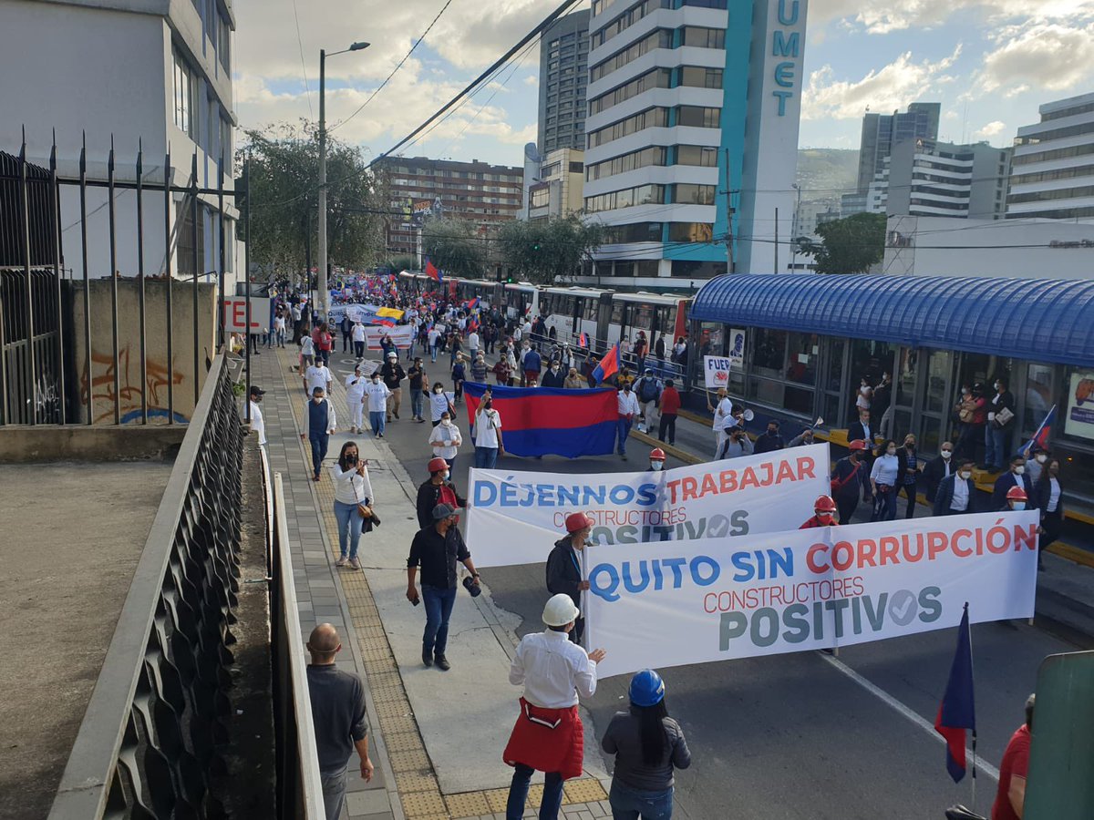 Construpositivo's tweet photo. Esta tarde marchamos por #Quito.  Exigimos honestidad, justicia y que regrese la gobernabilidad a nuestra capital. Buscamos una ciudad con desarrollo, progreso y más empleo. #10A #TodosPorQuito #LaConstrucciónPorQuito https://t.co/Rgy92kGlhS