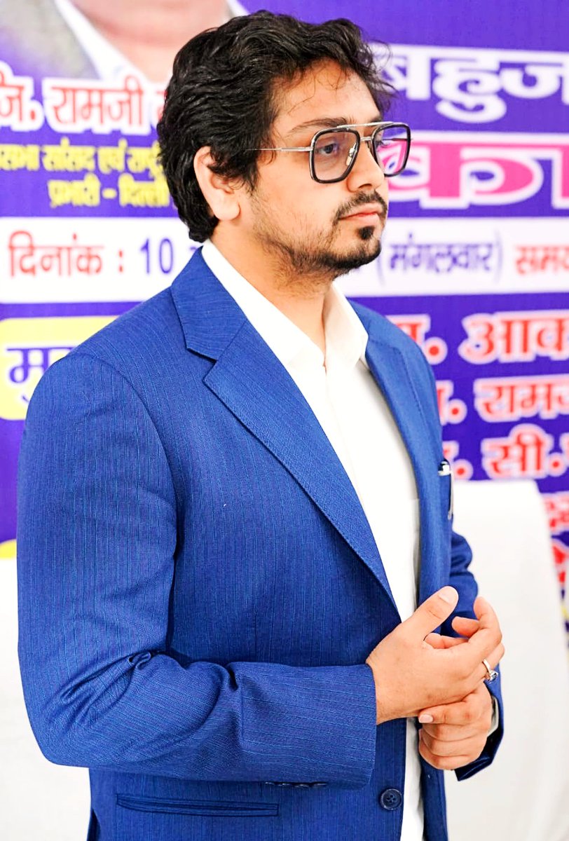 AnandAkash_BSP's tweet photo. दिल्ली में कल फिर बीएसपी के कुछ ऐसे ��ुझारु कार्यकर्ताओं से मुलाकात हुई जिन्होने अपना पूरा जीवन मान्यवर कांशीराम और आदरणीय @Mayawati जी के विचारों को समर्पित कर दिया। 

मैं खुद को सौभाग्यशाली मानता हूं कि मुझे ऐसे कर्मठ कर्मवीरों से बात करने का मौका मिला। https://t.co/009Fc5gdP2