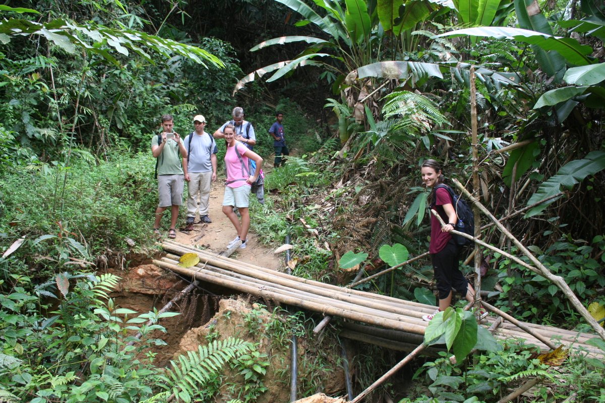 My #Top4Theme #Top4Bridges with 
@Giselleinmotion @CharlesMcCool @Touchse 
@perthtravelers
1. Sailing under the Golden Gate 
2. Renacting Indian Jones in Hue Vietnam 
3. Random Bridges & Cities on the Yangtze China
4. Crossing the remains of a bridge - Cameron Highlands Malaysia