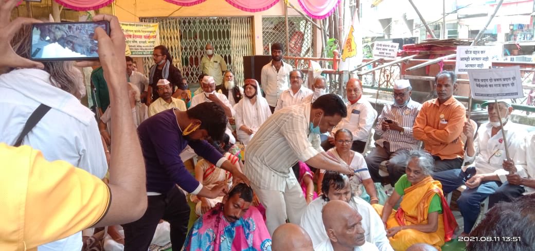 NildawarSuyog's tweet photo. https://t.co/MPkRfgjODxविदर्भराज्य के लिए मुंडन. @Dev_Fadnavis @nitin_gadkari @HMOIndia @PMOIndia @NANA_PATOLE @AshishRDeshmukh @DoctorAnilBonde @navneetravirana @SMungantiwar https://t.co/byp7NTePqy
