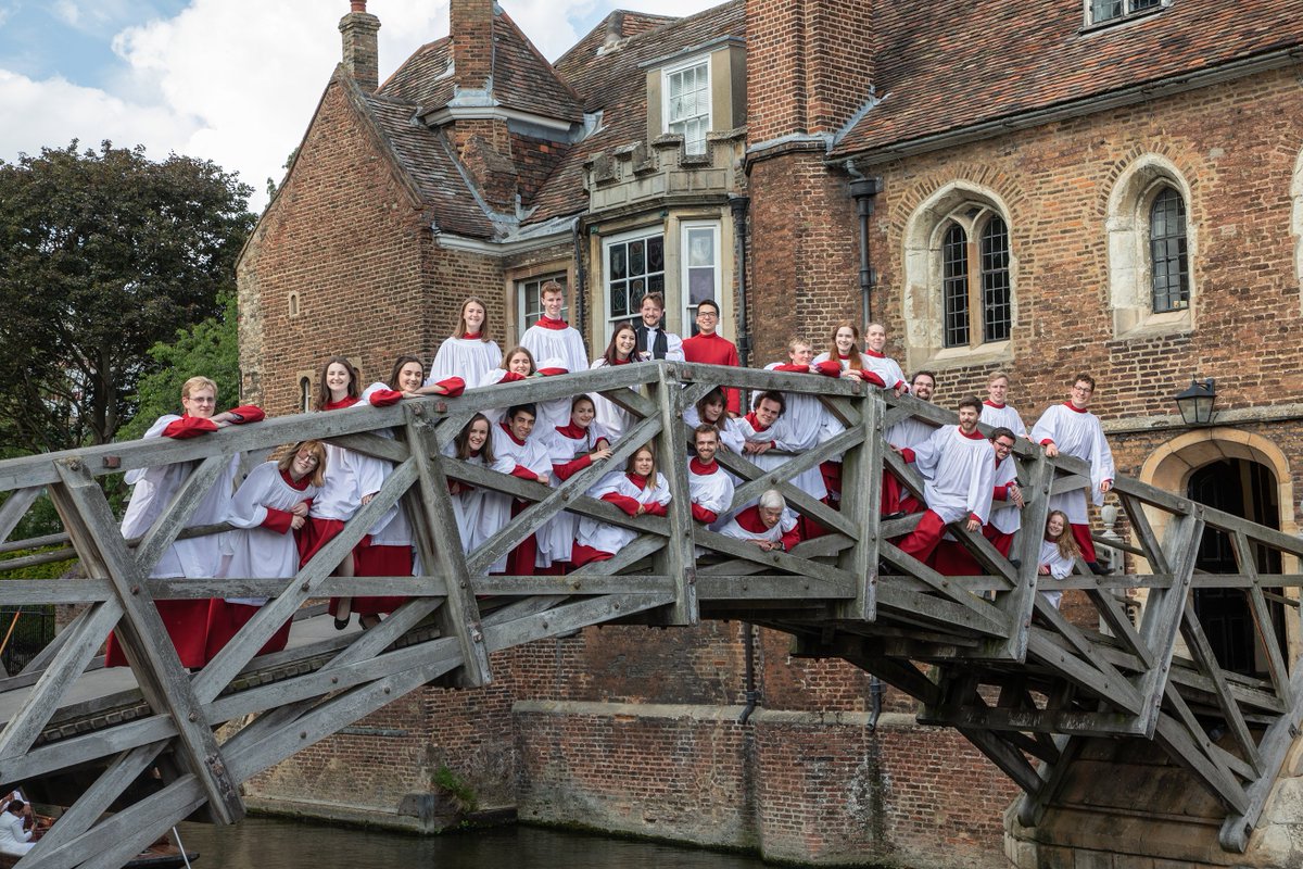 🚨 Today's the day! At 1pm we welcome the <a href="/QueensCChoir/">Queens' College Chapel Choir</a> for a lunchtime recital. 🚨

There's still time to book your free place >>>
…college-chapel-choir.eventbrite.co.uk/?aff=twitter

Get ready for the recital by reading our interview: bradfordcathedral.blog/2021/08/04/int…

#SparklingBradford #SummerUnlockedBD