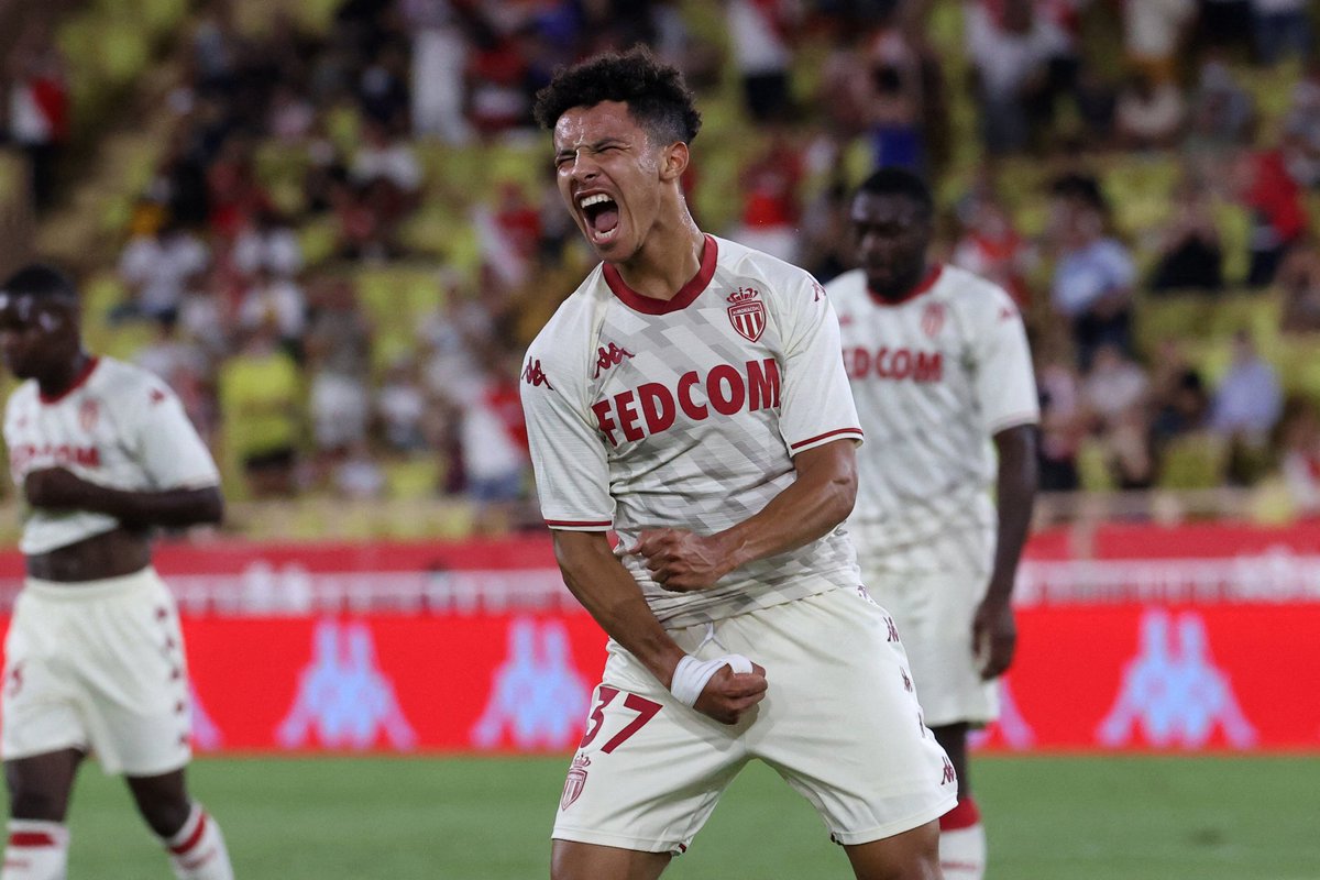Monegask19's tweet photo. #ASMSparta
#fclasm
Quand je vois Monaco évoluait avec ce maillot third je ne peux m'empêcher de le comparer à celui de 1991 😍😍❤❤ , je le trouve vraiment magnifique ....... pas vous !?
Merci @KappaFrance 🤗 https://t.co/Cw5DVA3x63