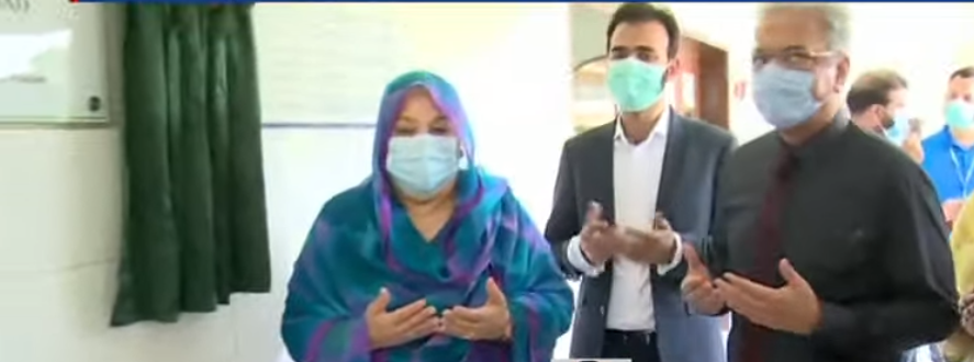Waqtnewstv's tweet photo. #BreakingNews 
وزیر صحت پنجاب نے دی یونیورسٹی آف فیصل آباد میں آپٹو میٹری لیب کا افتتاح کیا 
@Dr_YasminRashid
#Faislabad #UniversityOfFaislabad #OptometryLab #Innaugurate @MoIB_Official @HealthPunjabGov https://t.co/I9XZHFCdsV