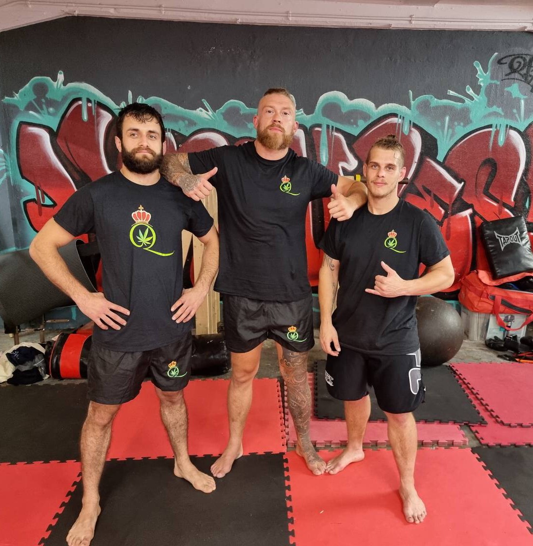 GreenQueenCBD's tweet photo. #mma Head Coach Ash Levingbird  and some of fighters 💪 

Preparing for their imminent fight!

Order now GQASH30 for 30% OFF at the checkout
https://t.co/ffhaF4vYDI

#fightcoach #fightteam #fightfit #fightlife #hardwork #cbd #cbdproducts #retail #cbdlife #cbdhealth https://t.co/O5rMvZHWIb