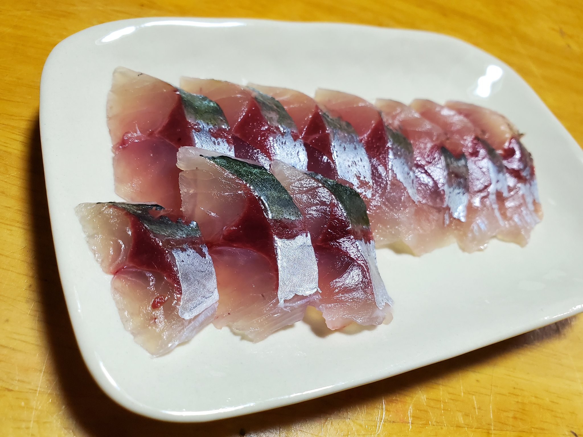 木村哲也 セイメイが出ていたので刺身にしました 甘味があって美味い セイメイはムロアジ のことで 伊豆諸島でクサヤにする魚です 東京にいると鮮魚で出くわすことのない魚ですが 新鮮だとむちゃくちゃ美味しい魚なので 手に入ったらぜひ刺身で食べて 木村哲也 セイメイが出ていたので刺身にしました 甘味があって美味い セイメイはムロアジ のことで 伊豆諸島でクサヤにする魚です 東京にいると鮮魚で出くわすことのない魚ですが 新鮮だとむちゃくちゃ美味しい魚なので 手に入ったらぜひ刺身で食べて