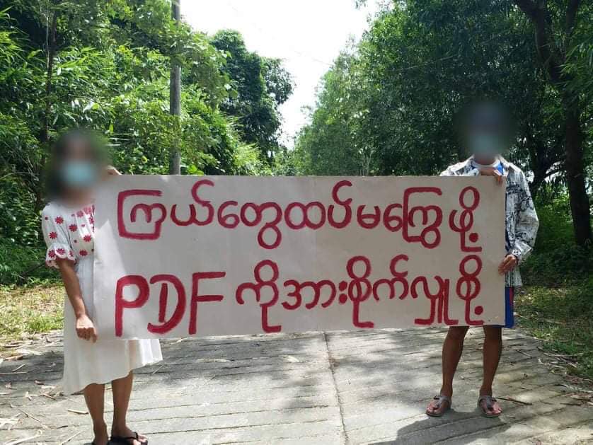 IrrawaddyNews's tweet photo. Young activists in Mon State’s #Paung Township showed their support Wednesday for civilian resistance fighters battling military rule. (Photo:CJ) 

#WhatsHappeningInMyanmar https://t.co/KELItUsuGa