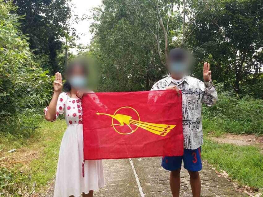IrrawaddyNews's tweet photo. Young activists in Mon State’s #Paung Township showed their support Wednesday for civilian resistance fighters battling military rule. (Photo:CJ) 

#WhatsHappeningInMyanmar https://t.co/KELItUsuGa