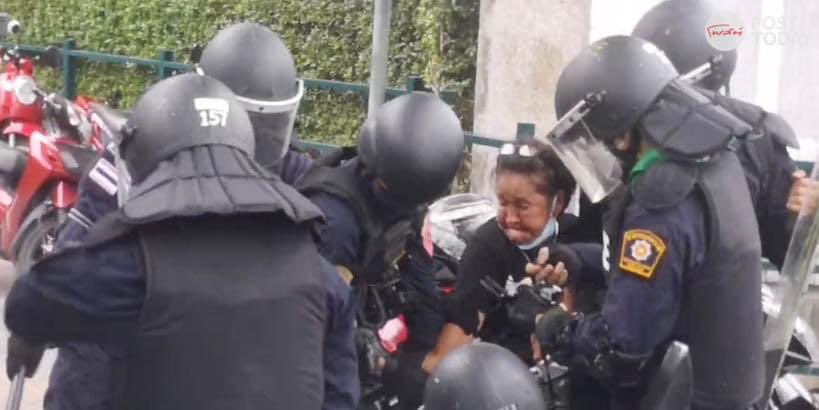 ป้าเป้าถูกตำรวจเข้าจับกุม

#ม็อบ11สิงหา