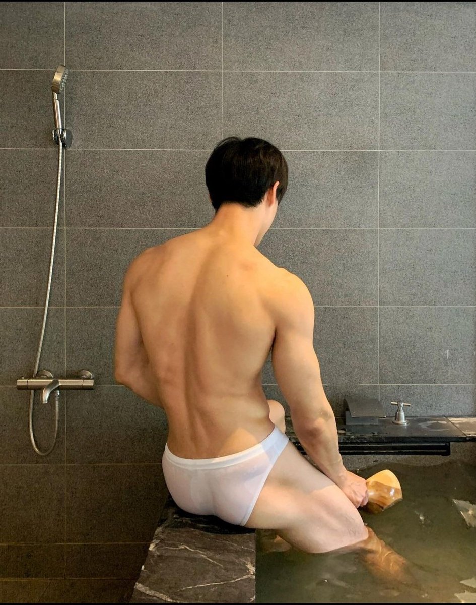 Atus543's tweet photo. #yilianboy sexy boy https://t.co/CUDRcpqMmS
