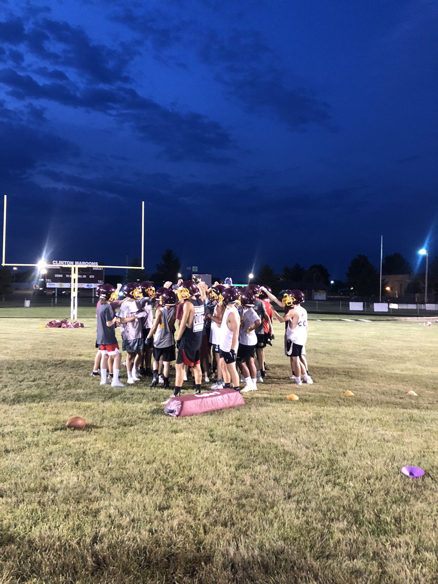 ClintonMaroons's tweet photo. Practices under the lights to beat the heat!! Great job Maroons!!! https://t.co/M6TTlISfvj