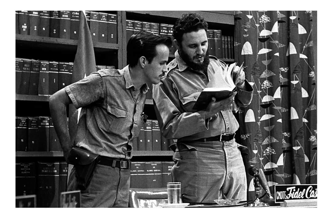 OrtizIbel's tweet photo. #FidelEsFidel 
Recordamos a nuestro Comandante en Jefe: lector insaciable, estudioso e investigador, innovador y de pensamiento avanzado. Hoy le damos gracias por sus logros.
#LosAgradecidosTeAcompañan
#Cuba https://t.co/JorDiZEsu2