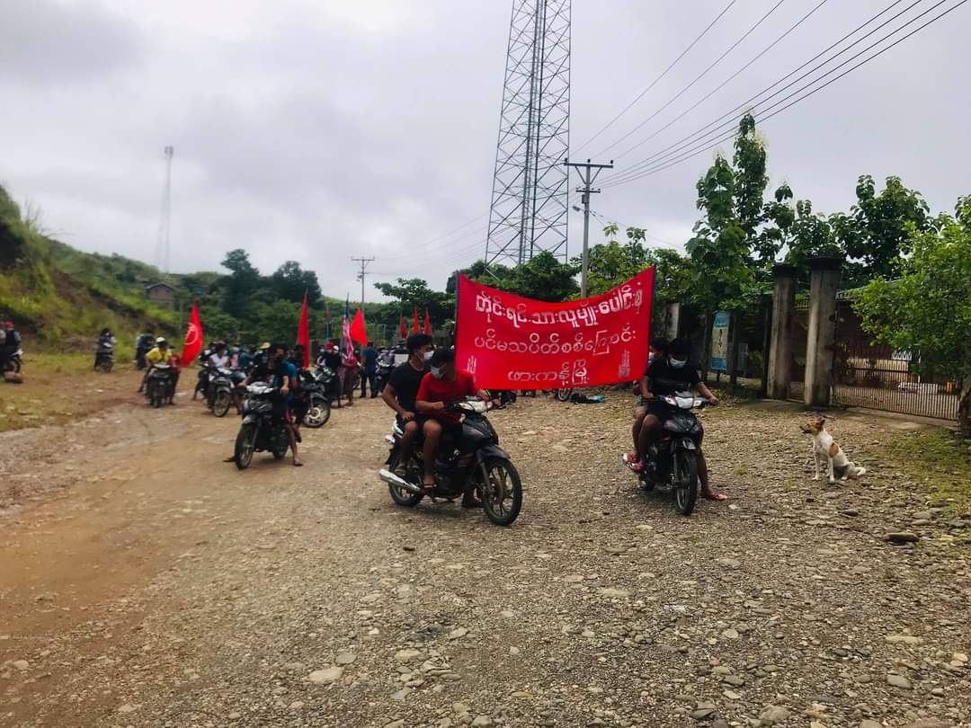 N00488's tweet photo. In Hpakant, the main multi-ethnic strike group staged a motorcycle protest against the military dictator.
#AcceptNUG_RejectMilitary
#Aug11Coup 
#WhatsHappeningInMyanmar https://t.co/ESnPkPLs0O