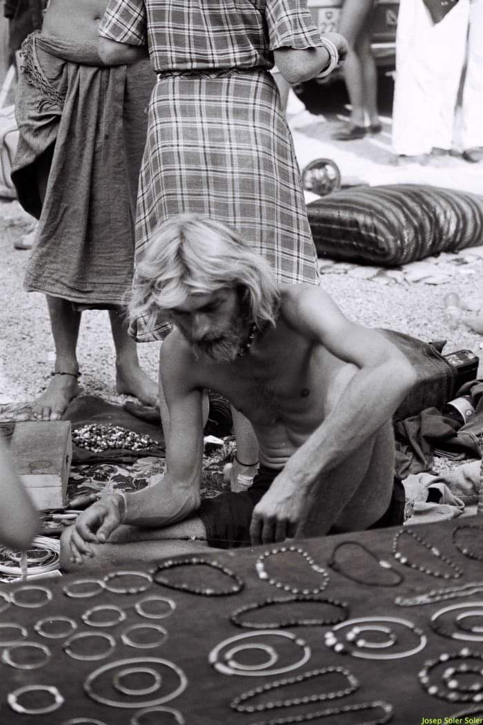 charlybronpro's tweet photo. Hoy te espero en el #HippyMarket de Punta Arabi. Lleva haciendo magia desde 1973 y seguimos contra pandemias y restricciones para hacerlo posible. 💚✌📷 Josep Soler #Ibiza https://t.co/b5CGhvQYk1