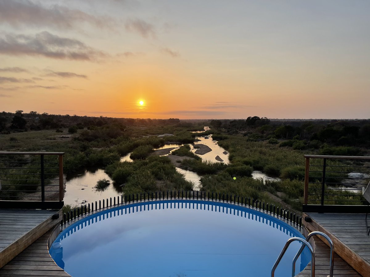 Evening dining is just as magical as the morning sunrise light! Kruger National Park is truly the most amazing place on earth! <a href="/SANParksKNP/">Kruger National Park</a> #KrugerShalati #bestsunrise #bridgeview