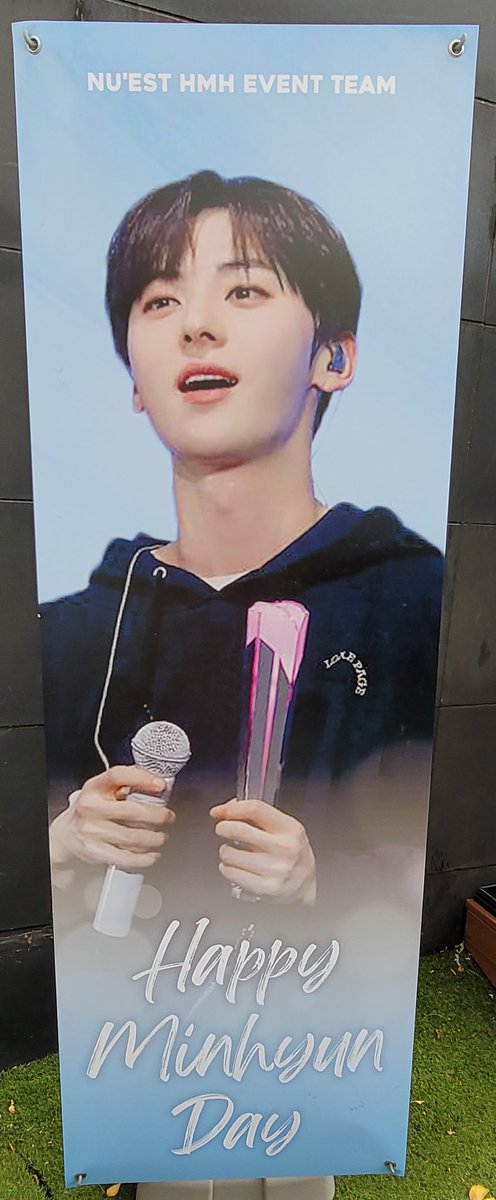 시애틀에스프레소 외벽광고
버스타고 내리자마자, 바로 저기서
부터 빼꼼보여서 뛰어간 광고...
너무 큰 크기에 막 설레고...
이걸 찍고 역에 도착하니
올라온 민현이 인증샷...
민현이와 같은 광고 봤다 나도🤭
감사합니다❤👍
<a href="/nuesthmhevent/">뉴이스트 황민현 이벤트팀</a>
#2021_HBD_MINHYUNING
#27번째_해피벌쓰데이_민현잉