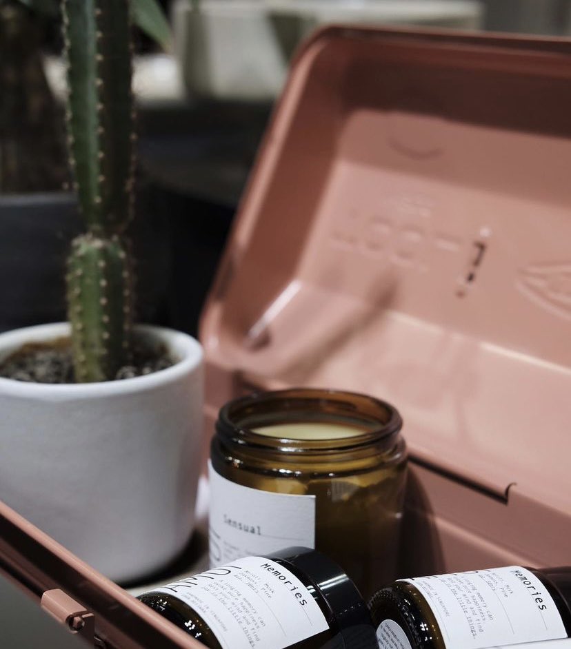 toyosteel_jp's tweet photo. || TOYO’s #toolboxfam around the world! 🌐 || From Singapore @shouten.store ‘s Toyo toolbox for candles & plants.🇸🇬
.
#giftideas #beewaxcandle #homedecor #artanddesign #gooddesign #smallpots #planters #toolbox #工具箱 #ツールボックス #キャンドルホルダー #プラントホルダー https://t.co/1zISQAet4R