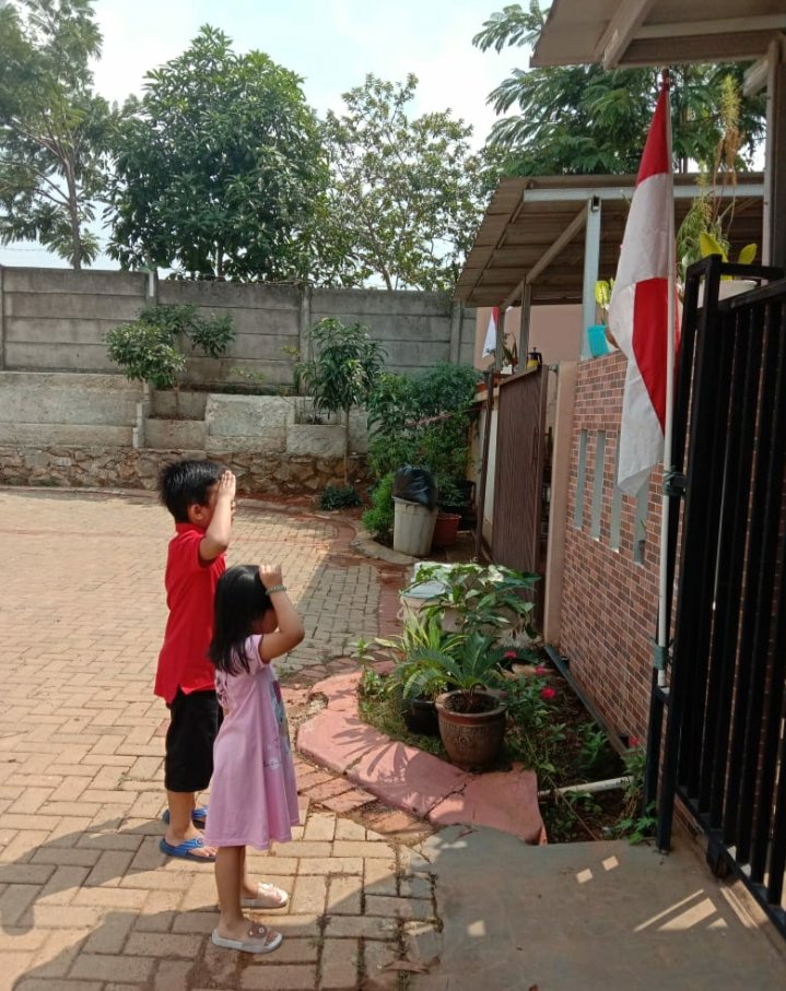 david_darmo's tweet photo. Ini anak" ku yg harus sy tanamkan rasa nasionalisme tinggi kepada mereka dr dini mengajarkan nilai" kebhinekaan Kepada sesama anak bangsa ...Salam Sehat ....hidup NKRI Jaya https://t.co/gLNuYb363z
