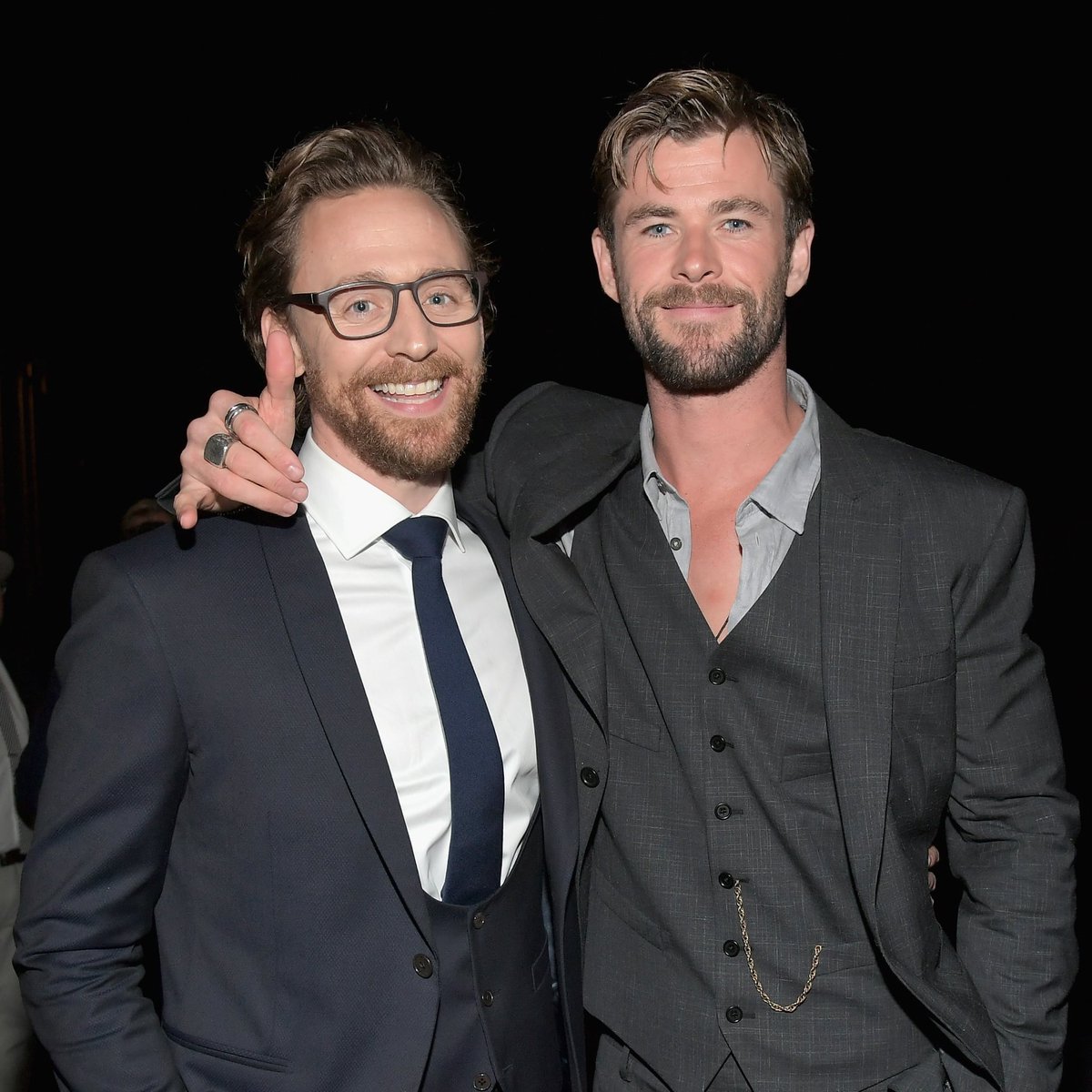 HiddlestonFR's tweet photo. Joyeux anniversaire à @chrishemsworth 🎉 https://t.co/32zQ0V5wRZ