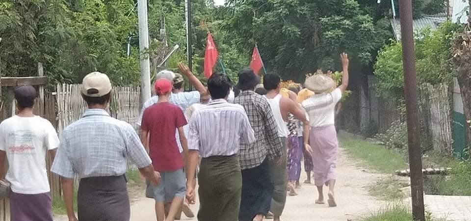 Anti-dictatorship movement by locals of ShweBo Tsp demanding for the immediate fall of Genocidal Military.
#AcceptNUG_RejectMilitary
#Aug11Coup 
#WhatsHappeningInMyanmar