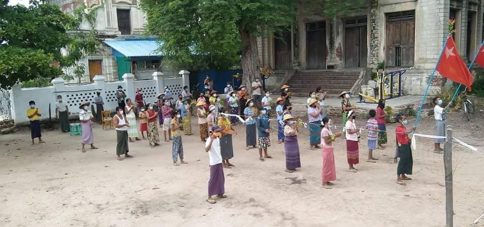 StarlitMP's tweet photo. Anti-dictatorship movement by locals of ShweBo Tsp demanding for the immediate fall of Genocidal Military. #AcceptNUG_RejectMilitary #Aug11Coup  #WhatsHappeningInMyanmar https://t.co/RWAML817NE