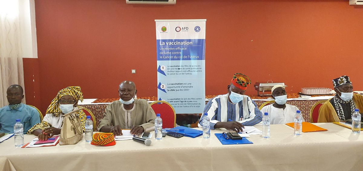 MdMF_Burkina's tweet photo. Les leaders coutumiers et religieux sont forces de mobilisation des communautés, des décideurs politiques pour l'amélioration du cadre juridique et institutionnel de lutte contre le #cancerducoldeluterus. @MdM_France l'#URCB renforcent le dialogue. @ocharlemagne @POuagaPF https://t.co/bTt9fv7jE7