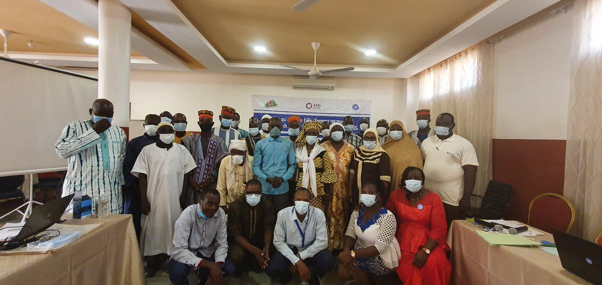 MdMF_Burkina's tweet photo. Les leaders coutumiers et religieux sont forces de mobilisation des communautés, des décideurs politiques pour l'amélioration du cadre juridique et institutionnel de lutte contre le #cancerducoldeluterus. @MdM_France l'#URCB renforcent le dialogue. @ocharlemagne @POuagaPF https://t.co/bTt9fv7jE7