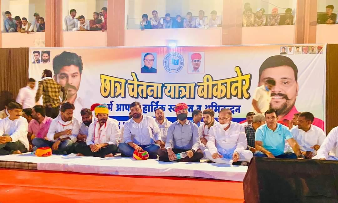 withabhinsui's tweet photo. धोरा री धरती बिकानो,
मां करनी रो प्यार अपार घनो!!
गंग हुयो भागीरथ अमर,
पानी री नहर पुगावणने!
गोदारारो जाड़ों तिलक अमर
राजा रो राज चालावनने!! https://t.co/WMHUY0nYmO