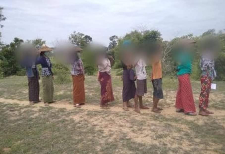 ella_1130's tweet photo. Residents of #Magway Staged a rally anti-coup marching protest chanting revolutionary slogans to overthrow the Military terrorist regime. 

#AcceptNUG_RejectMilitary
#Aug11Coup 
#WhatsHappeningInMyanmar https://t.co/iAFnieFFoB