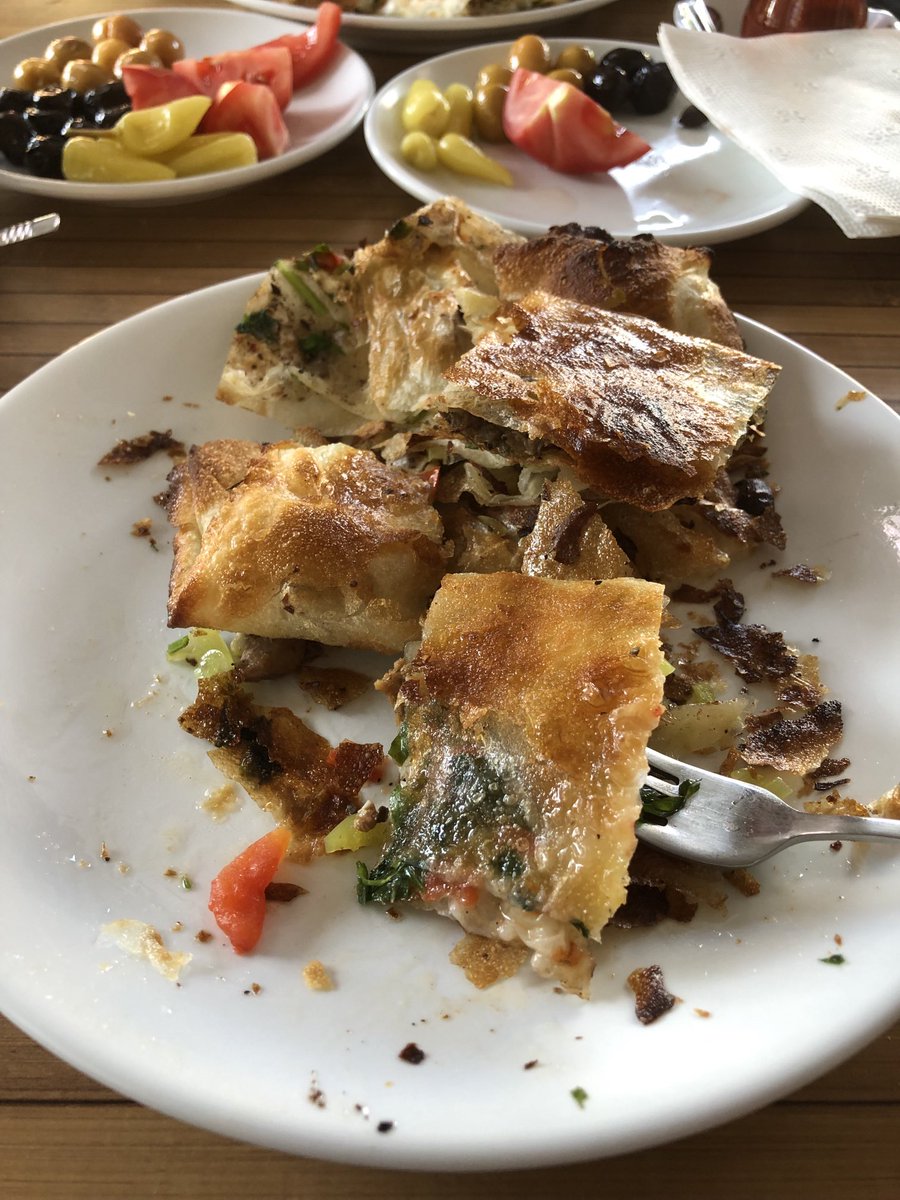 Bir börek değil #AntalyA Serpme Börek efsane bir tat! Fıtır Elmalı Serpme Börek Kavurmalı Donates Maydanoz (özel tercih beyaz peynir) ⁦<a href="/alimurathizay/">ali murat hizay</a>⁩ ⁦<a href="/antalyatav/">Antalya Tanıtım Vakfı</a>⁩ ⁦<a href="/antalyalezzet/">Antalya Lezzetleri</a>⁩