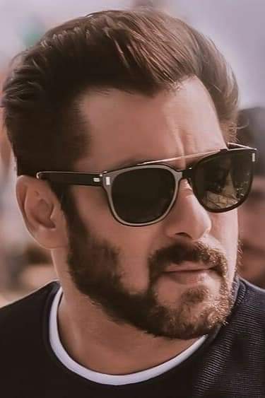 #SalmanKhan ruling both big & small screen 
Biggest host of biggest indian show
#BIGBOSS 
Producer of biggest indian comedy show #TheKapilSharmaShow 
Host of the biggest indian game show #DusKaDum 
Producer of #NachBaliye9 
Brand ambassador of
 #IndianProMusicLeague 
#Salmankhan