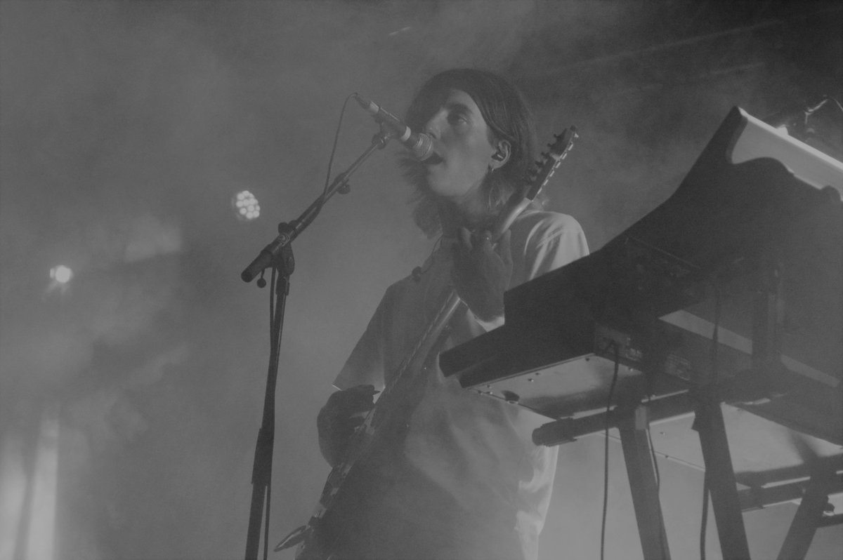 CRÓNICA | Un grupo de románticos en la pradera.

El viernes pasado Novedades Carminha dejó en el CAAC una muestra de lo que son capaces, uno de los directos más vibrantes.

Enlace: bit.ly/3yFpKqu

Escrito por Íñigo Batres.
Fotografías por María García y Jara Gallego.