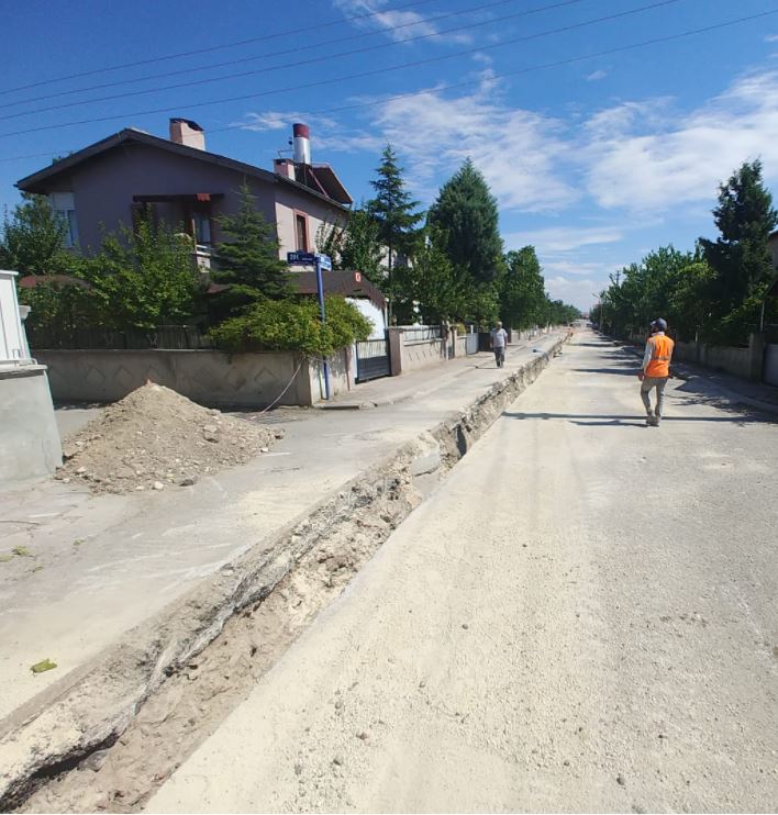 📍Nallıhan - Nasuhpaşa Mahallesi 
📍Sincan - Törekent Mahallesi

Kent genelinde imalat çalışmalarını sürdüren ASKİ ekiplerimiz, bir taraftan da fiziki su kayıp kaçakların tespiti ile bakım-onarım faaliyetlerine aralıksız devam ediyor.

#ASKİÇalışıyor
#BaşkentinDörtBirYanındayız